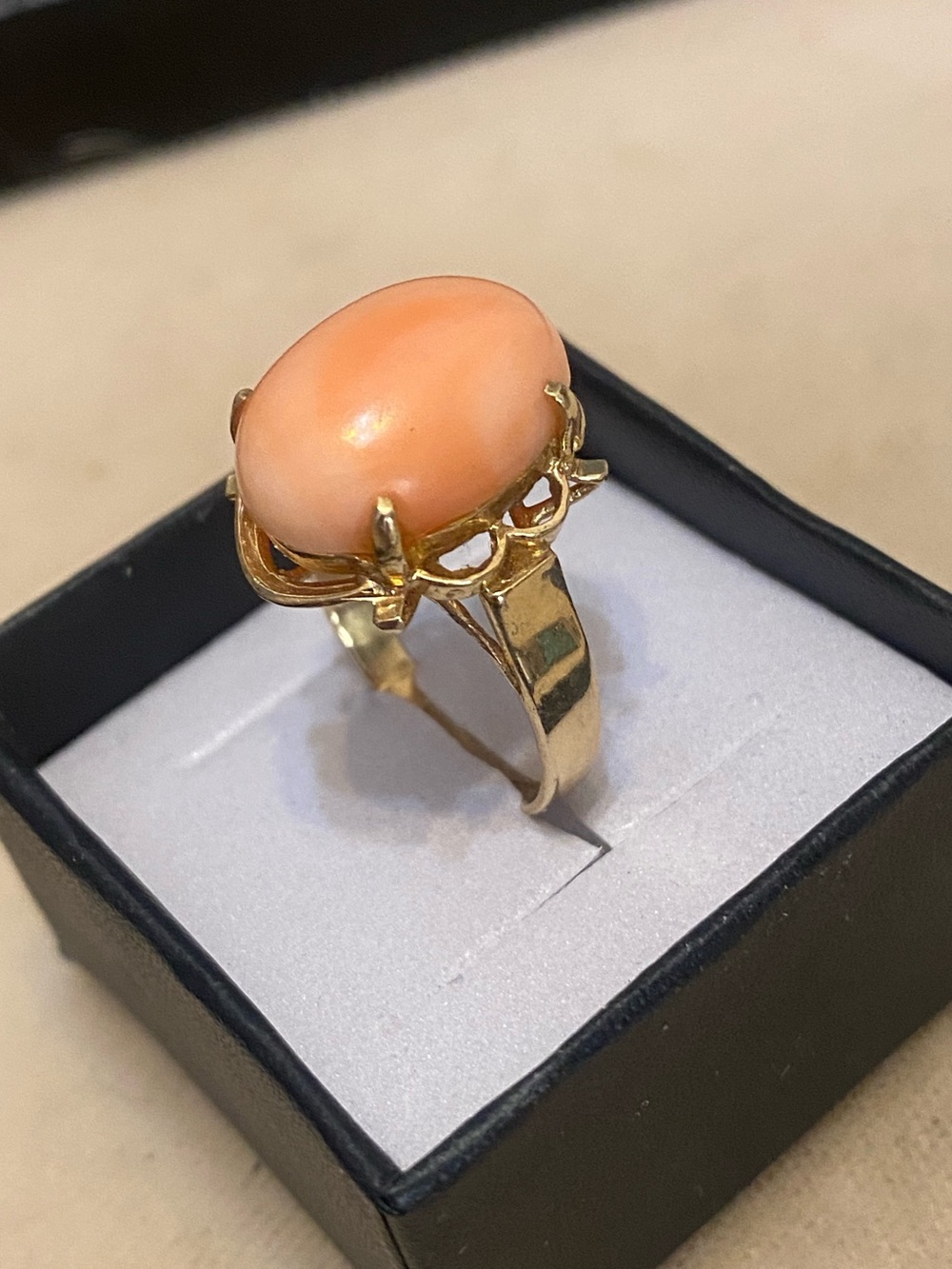 Vintage 14K Yellow Gold Coral Ring Size 6.5